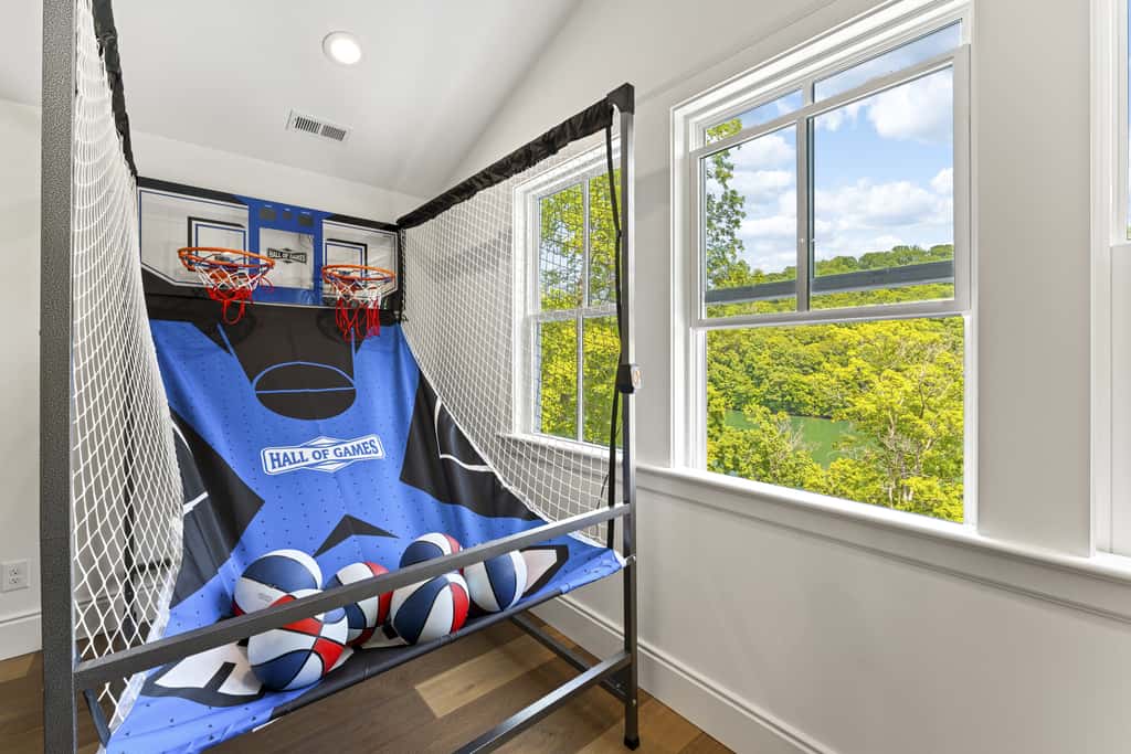 Lakeside Retreat, Sleeps 22, Dock, Grill, Game Room