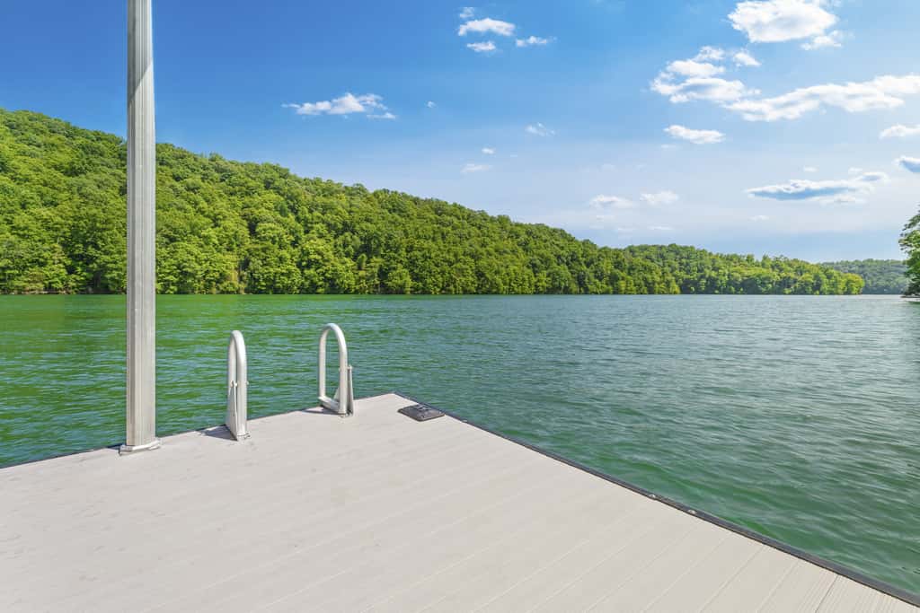 Lakeside Retreat, Sleeps 22, Dock, Grill, Game Room