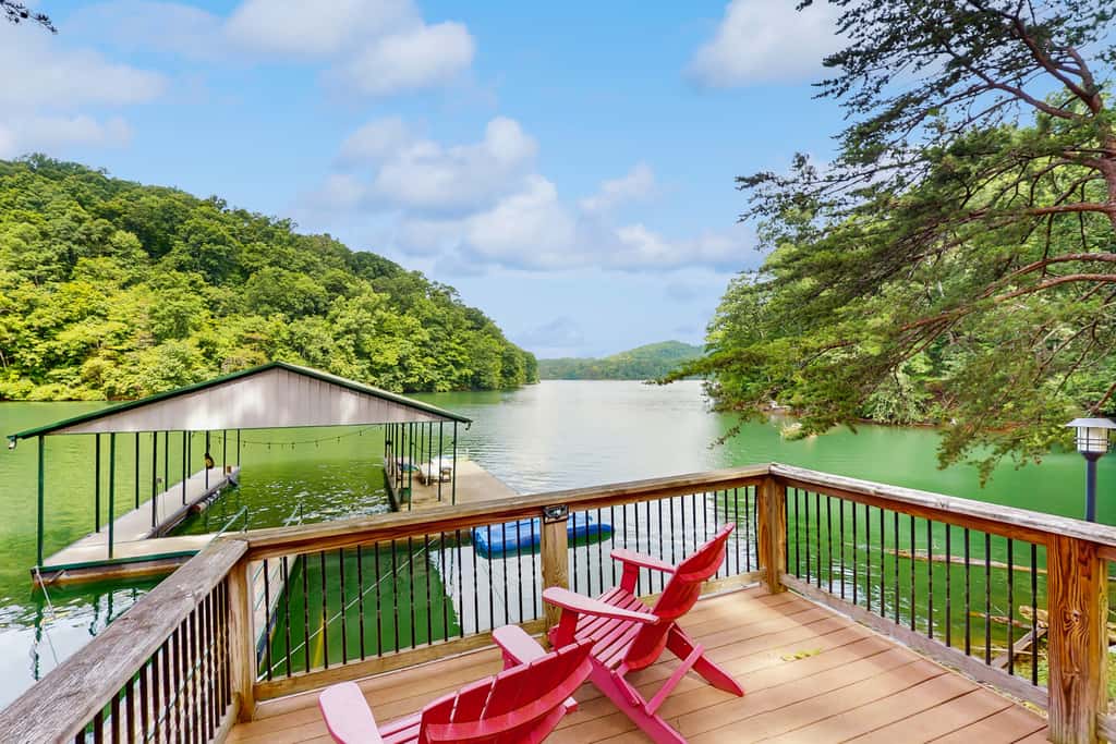 Lakefront Escape, Sleeps 10, Private Dock, Hot Tub