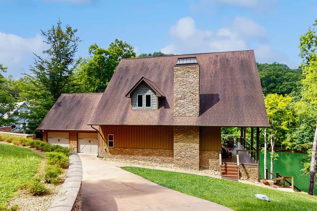 Lakefront Escape, Sleeps 10, Private Dock, Hot Tub