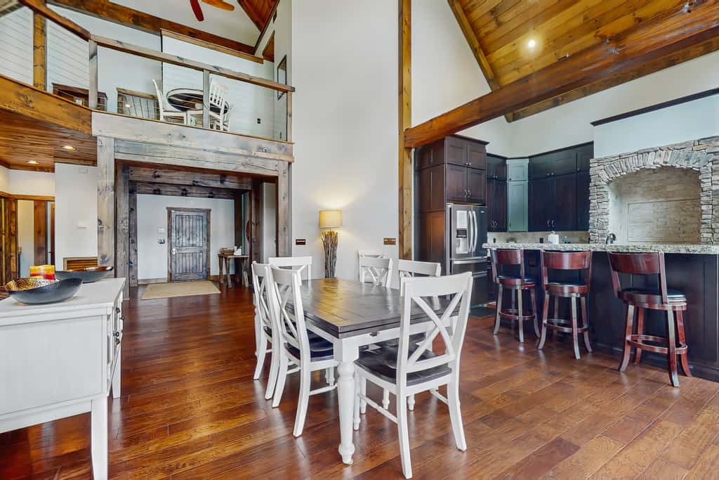 Lakefront Escape, Sleeps 10, Private Dock, Hot Tub