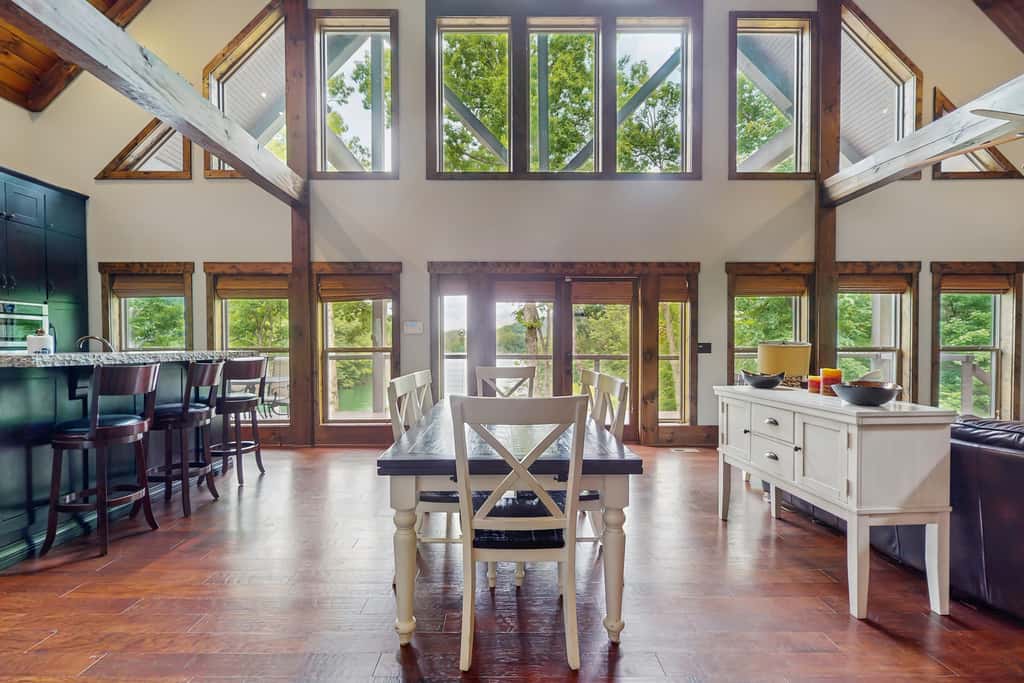 Lakefront Escape, Sleeps 10, Private Dock, Hot Tub