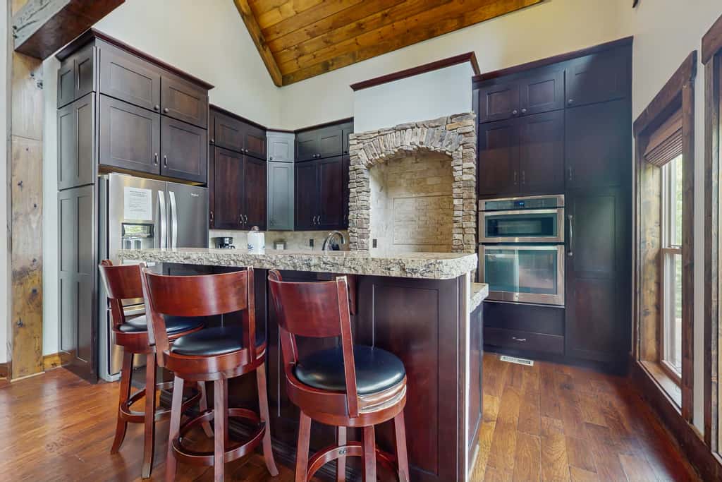 Lakefront Escape, Sleeps 10, Private Dock, Hot Tub