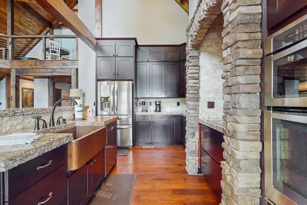 Lakefront Escape, Sleeps 10, Private Dock, Hot Tub