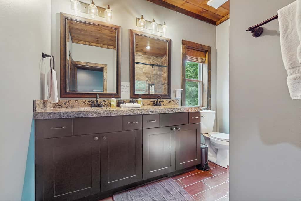 Lakefront Escape, Sleeps 10, Private Dock, Hot Tub