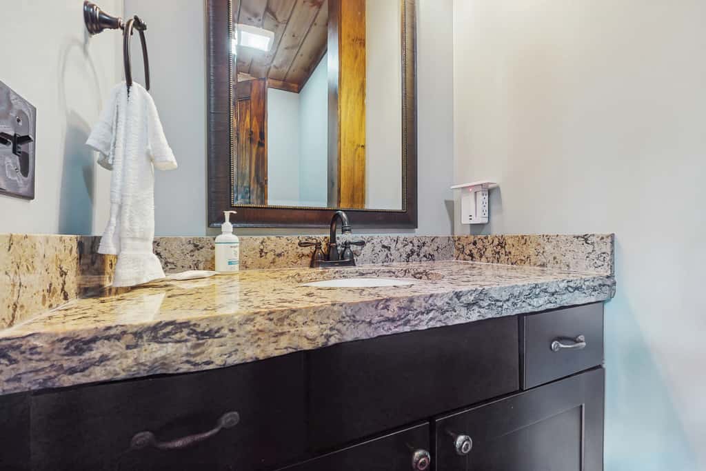 Lakefront Escape, Sleeps 10, Private Dock, Hot Tub