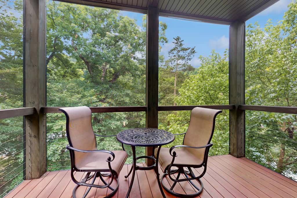 Lakefront Escape, Sleeps 10, Private Dock, Hot Tub