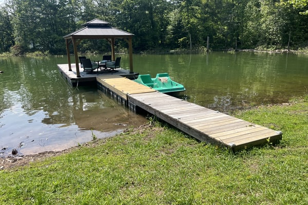 Escape to a lakefront Norris Lake cabin in Sharps Chapel, Tennessee, with 3 bedrooms, 2 bathrooms, a private seasonal dock with boat slip, covered deck, firepit, grill, smoker, and cozy fireplace. Perfect for family lake vacations, boating, fishing, and peaceful East Tennessee getaways.