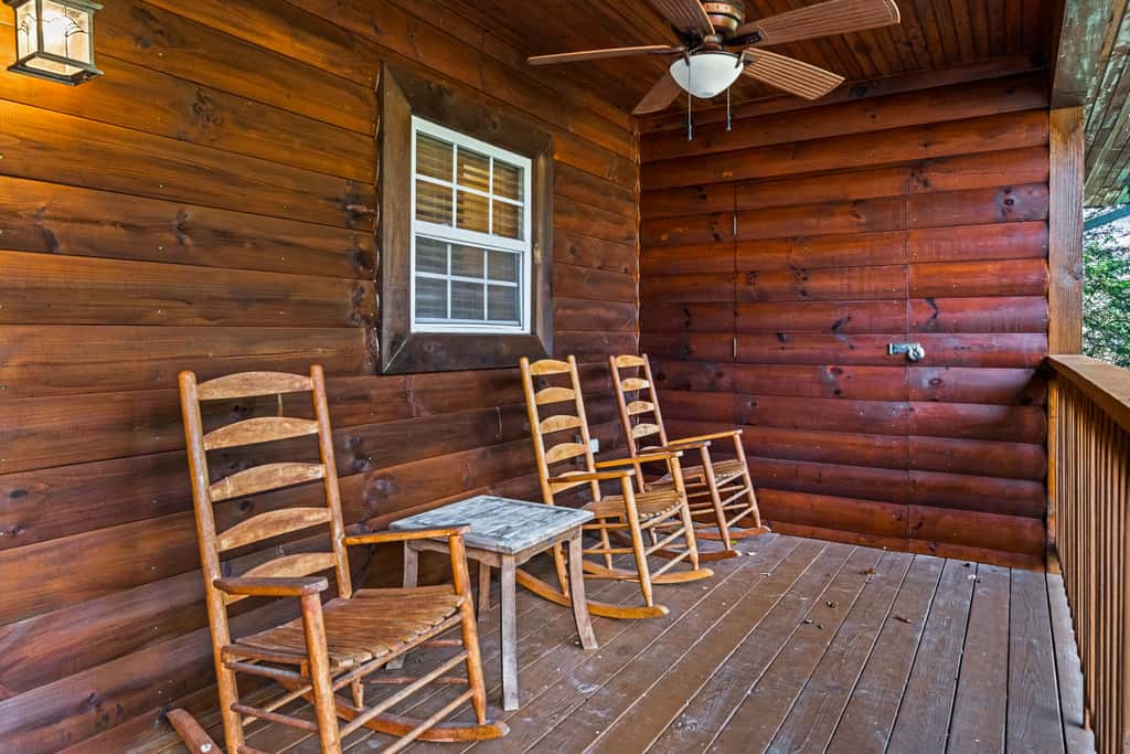 Townsend River Retreat・Lush Greenery・Grill