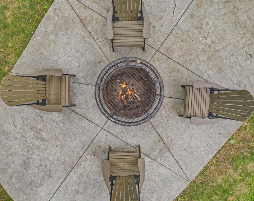 Townsend River Retreat・Lush Greenery・Grill