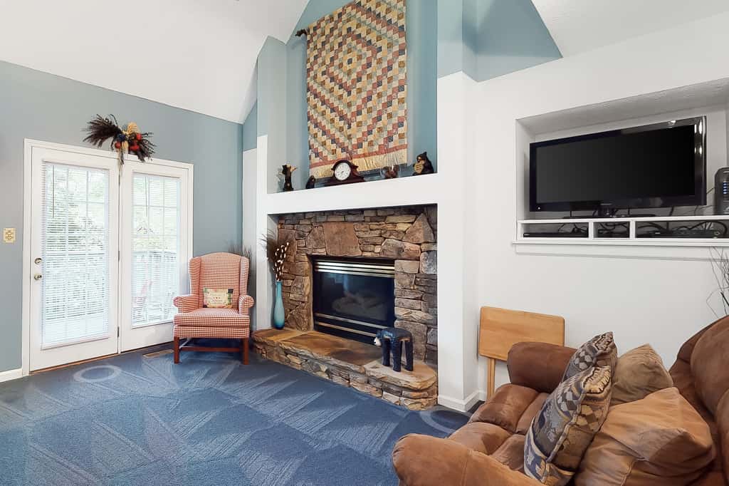 Pigeon Forge Cabin Stay, Hot Tub, Near Dollywood