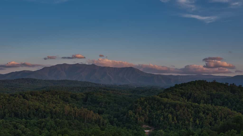 Panoramic Mtn View Getaway・Hot tub・Game Loft・Grill