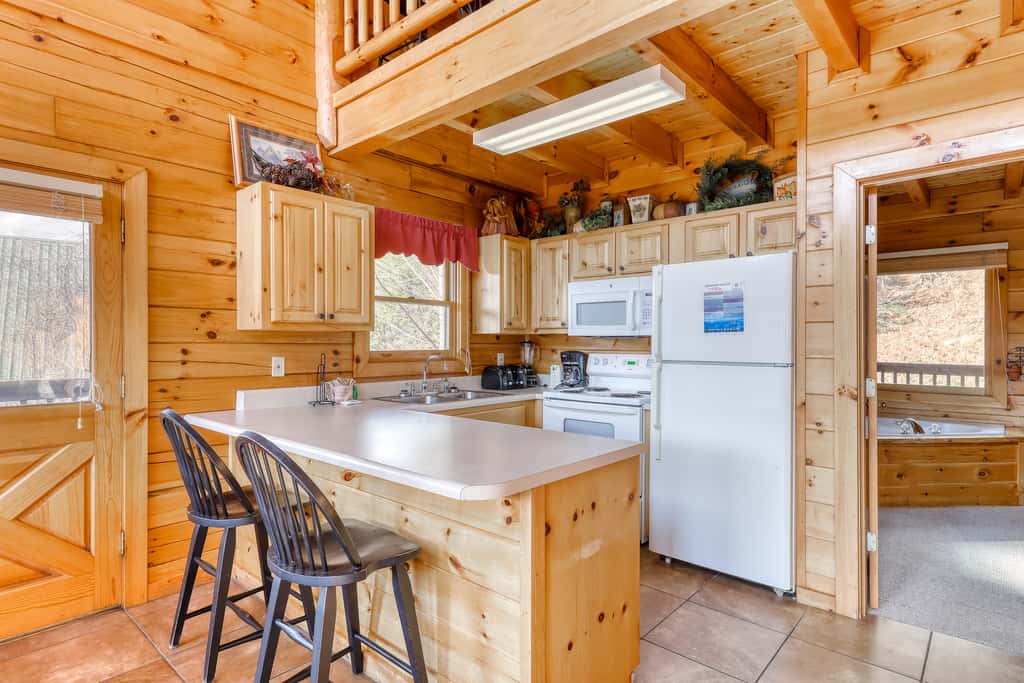 Welcoming Cabin, Sleep 4・Hot Tub・Pool・Amazing View
