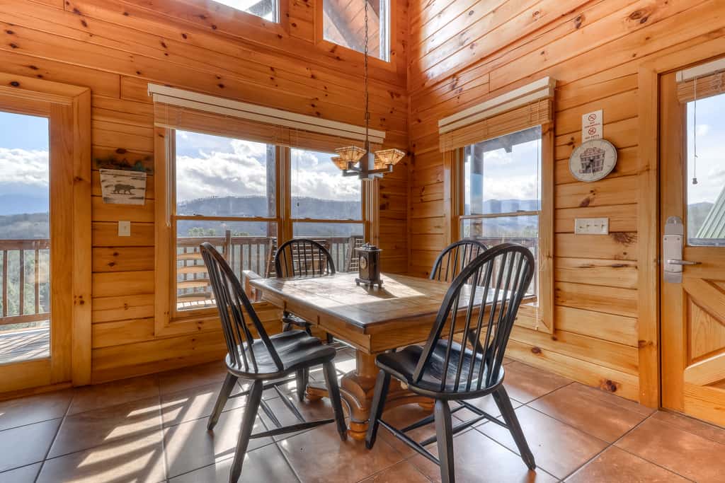 Welcoming Cabin, Sleep 4・Hot Tub・Pool・Amazing View