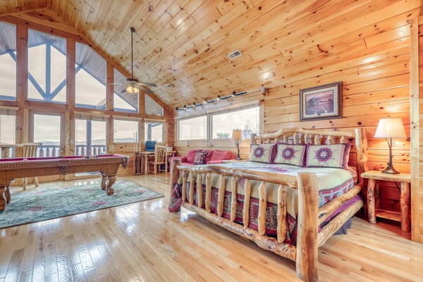 Welcome to our 1 bedroom, 2 bathroom log cabin retreat with panoramic mountain views and a private deck hot tub.
・Private hot tub on the deck
・Pool table, air hockey, and board games
・Wood-burning fireplace and leather seating
・4.5 miles from Downtown Pigeon Forge and 4.6 miles from The Island and outlet shopping
Relax, play, and settle in for an easy mountain escape, book Sweet Surrender and enjoy the cabin comforts at Starr Crest Resort.