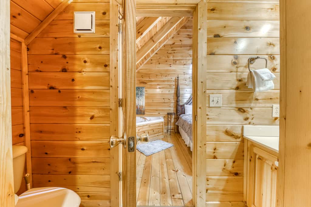 1.9 Mi to Parkway・Rustic Getaway・Hot Tub・Dog Ok!
