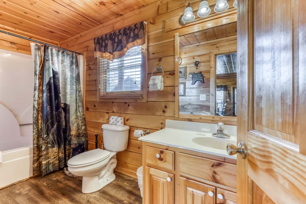 1.9 Mi to Parkway・Rustic Getaway・Hot Tub・Dog Ok!