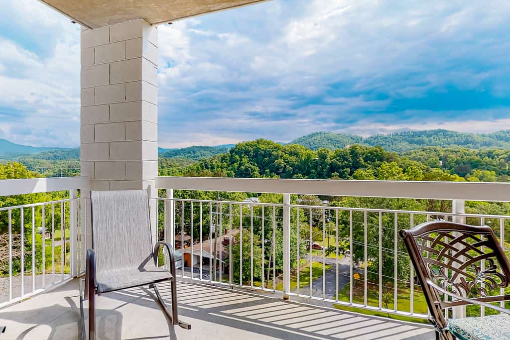 Mtn View Condo, Sleeps 8, Pool W Lazy River, Hot Tub