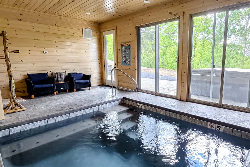 Douglas Lake • Private Pool • Hot Tub • Sleeps 8