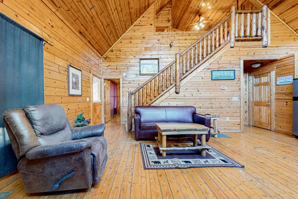 Welcome to our 1 bedroom, 2 bathroom mountain cabin with vaulted ceilings and sunny, wood-lined living spaces.

・Covered front porch with a swing and grill
・Smart TVs in the living room, game room, and bedroom
・Hot tub, pool table, foosball, and air hockey for stay-in fun
・5.5 miles to DT Pigeon Forge
・7 miles to DT Gatlinburg
・12.4 miles to Great Smokies attractions and trails

Settle in, play a round, and enjoy an easy Smoky Mountain getaway.