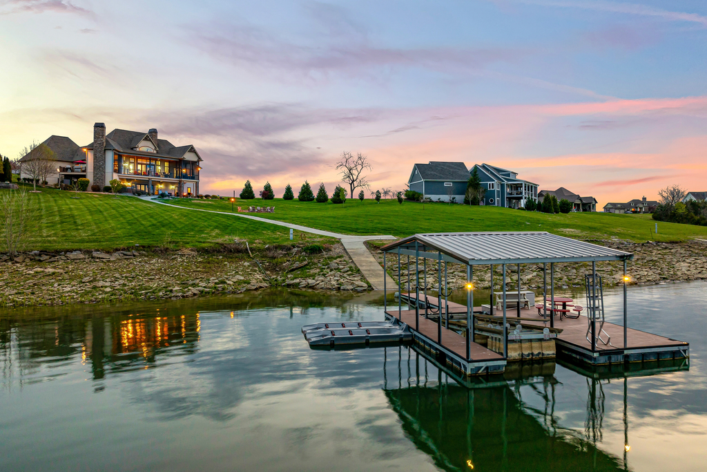 Luxe Lakefront Home, Sleeps 14, Dock, Amazing Views
