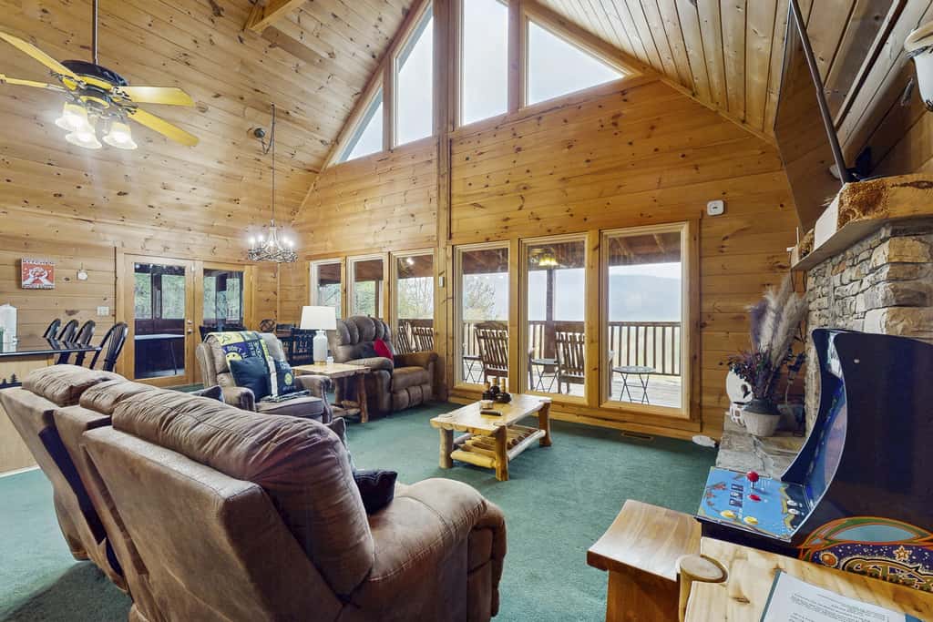 Hidden Cabin, Sleep 6・Mtn Views・Pickleball・Hot Tub