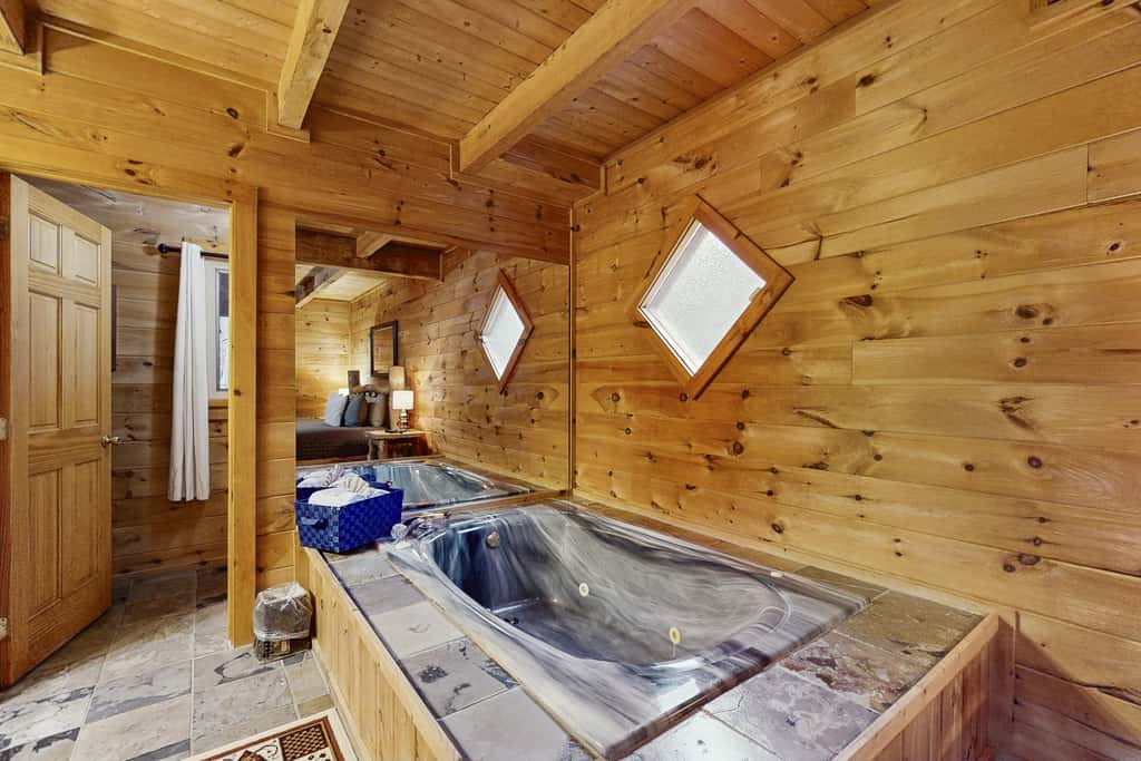 Hidden Cabin, Sleep 6・Mtn Views・Pickleball・Hot Tub
