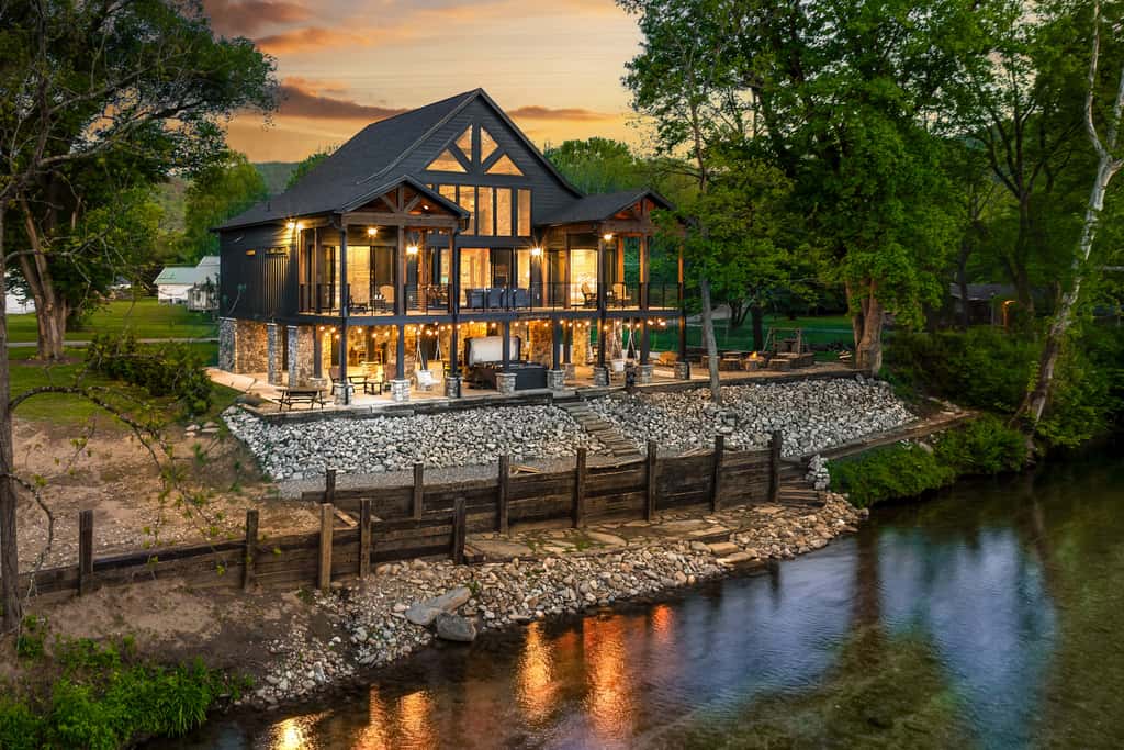 Townsend Riverfront Cabin Stay・Hot Tub・Pool Table