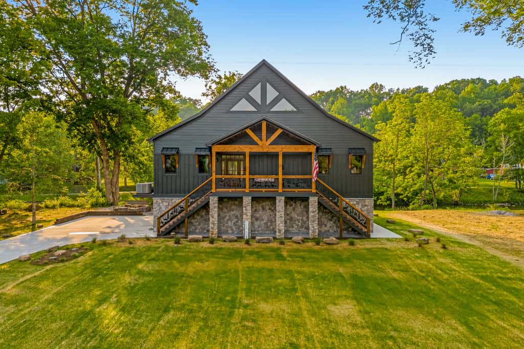 Townsend Riverfront Cabin Stay・Hot Tub・Pool Table