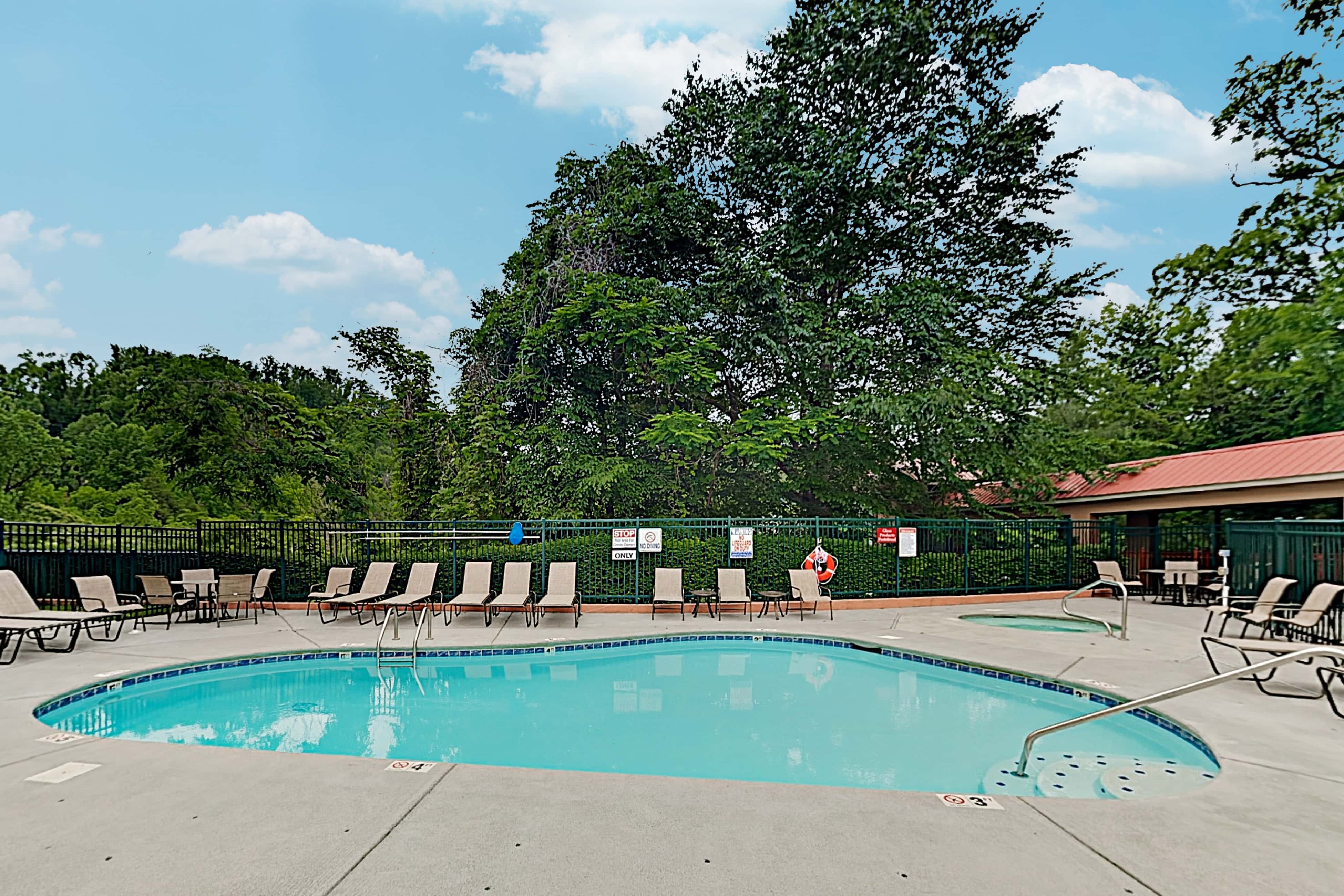 Walk to Downtown・Mtn View・Fireplace・Seasonal Pool