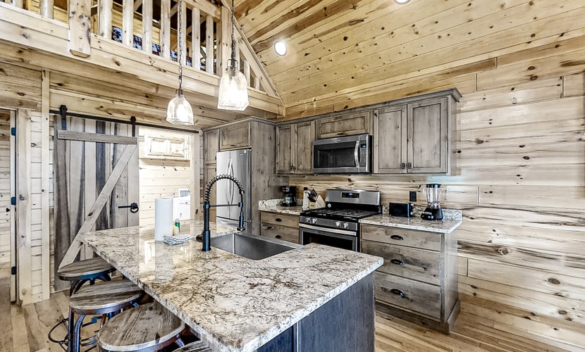๐๏ธ ๐๐๐ฐ๐ธ๐ ๐ฆ๐๐ฎ๐ฟ
Escape to the Smoky Mountains in this rustic all-wood cabin, perfect for families or groups up to 9. Relax by the fireplace in the vaulted living room, cook in a full gourmet kitchen, and enjoy meals together. Step onto the private balcony or soak in the hot tub after hiking. Modern comforts include central AC, high-speed WiFi, washer/dryer, and access to the shared pool, your ultimate Gatlinburg getaway awaits!