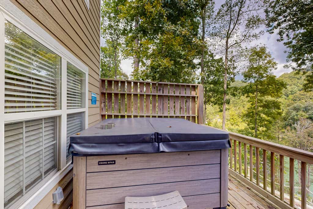 Luxury 8-bedroom, 8-bathroom cabin in LaFollette, Tennessee, featuring panoramic Norris Lake and mountain views, a seasonal private double-decker dock with slide, hot tub, game room, and home theater. Located in gated Lakeside Estates with access to a community pool, boat ramp, and walking trails. Ideal for family reunions, multi-family vacations, and large group getaways.