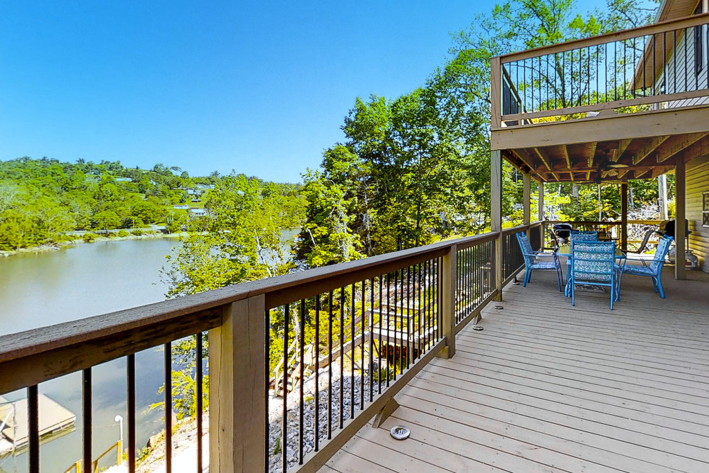 Lakeside Cabin W Private Covered Dock & Party Pad