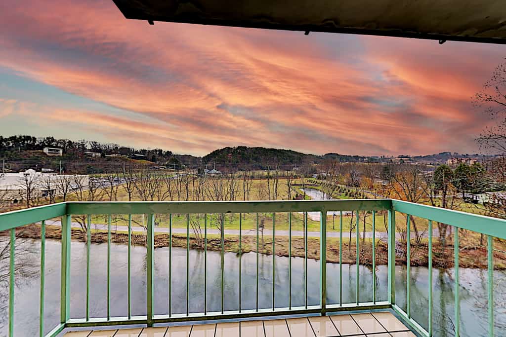 Private Balcony, Outdoor Pool, Fireplace Lounge