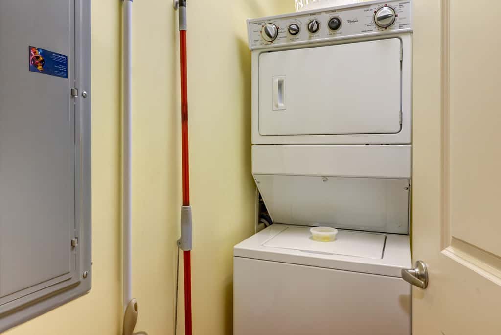 Riverfront Condo, Sleeps 4・Jetted Tub・Balcony・Pool