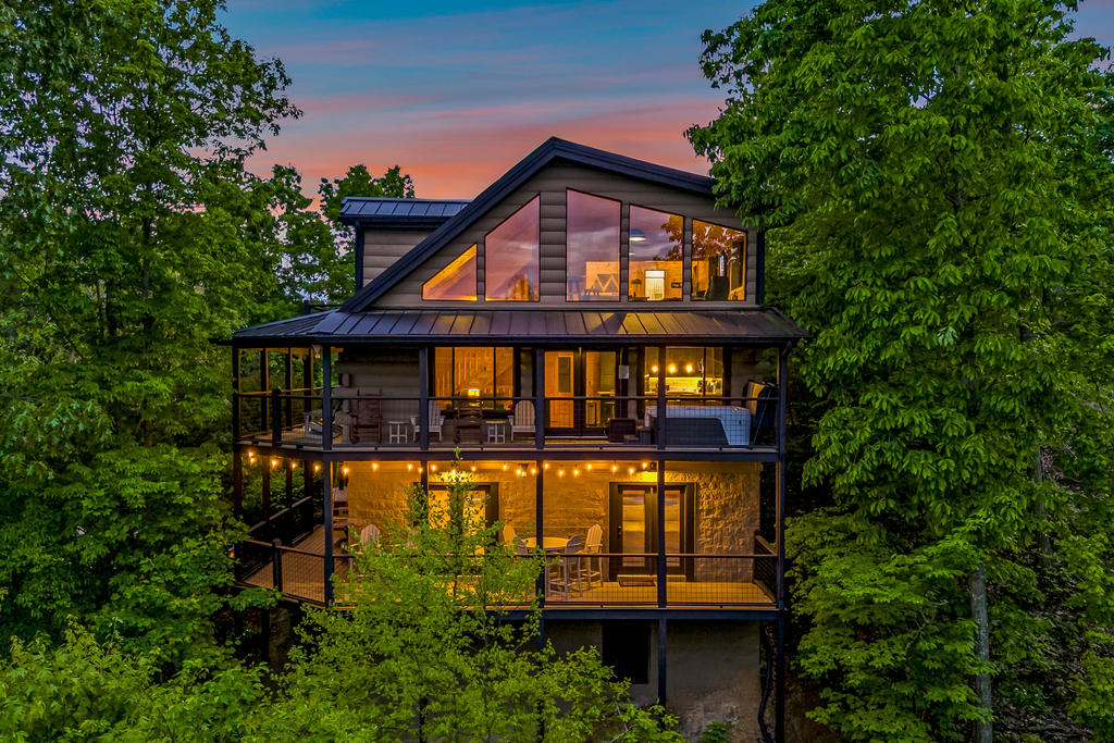 The Treehouse, Sleep 12・Hot Tub・Firepit・Game Room