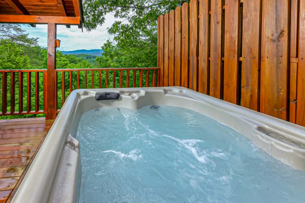 Panoramic Mountain Views, Secluded Cabin, Hot Tub