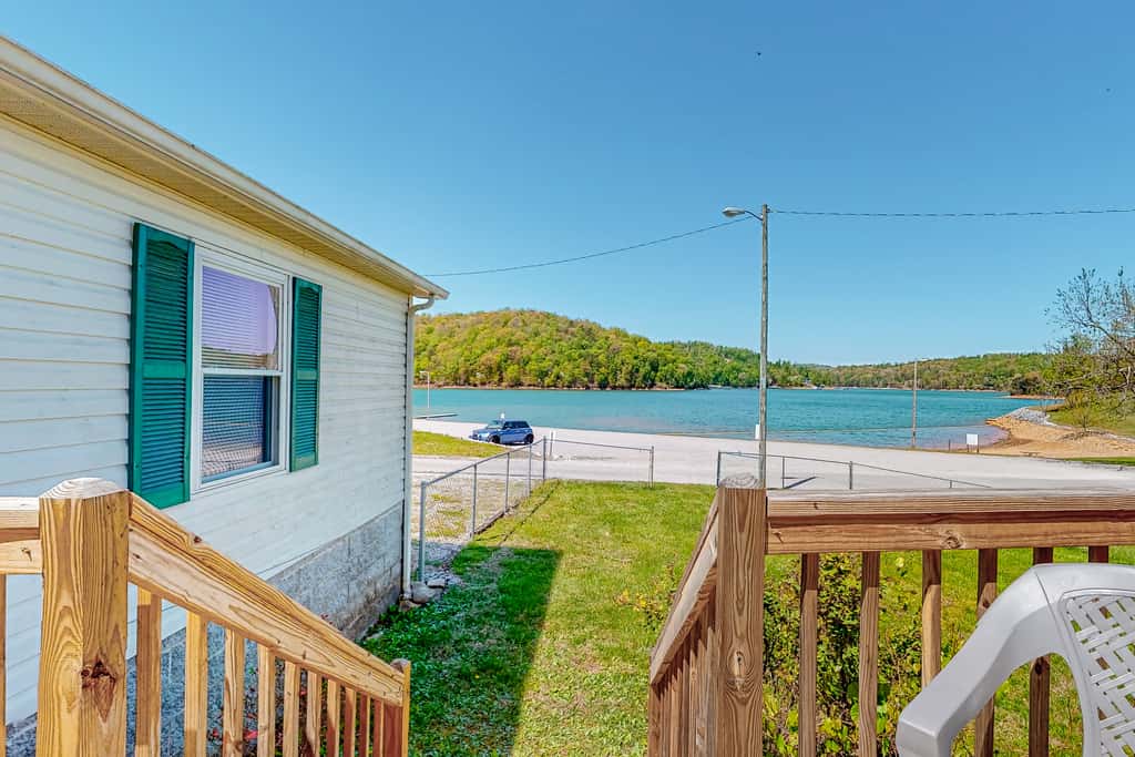 Riverfront Stay, Sleeps 6, Deck, Firepit, Water View