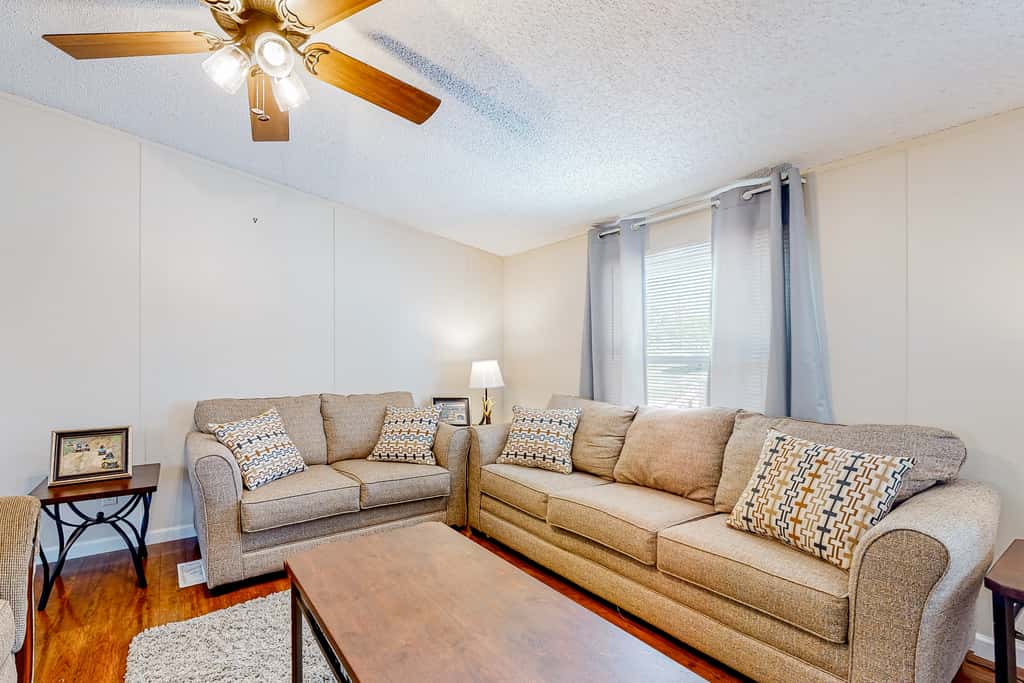 Riverfront Stay, Sleeps 6, Deck, Firepit, Water View