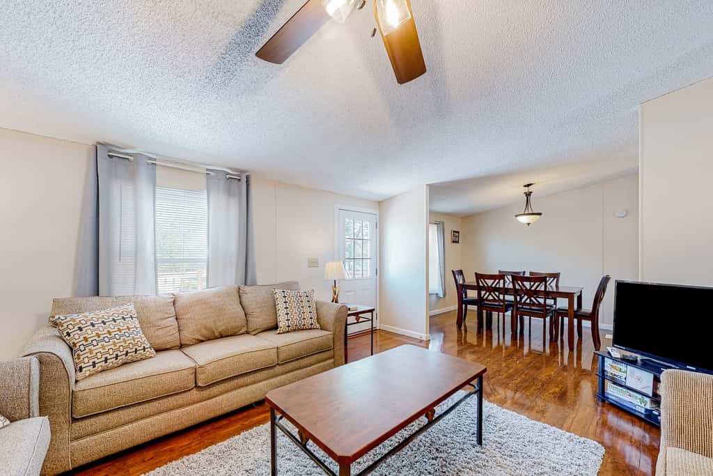 Riverfront Stay, Sleeps 6, Deck, Firepit, Water View