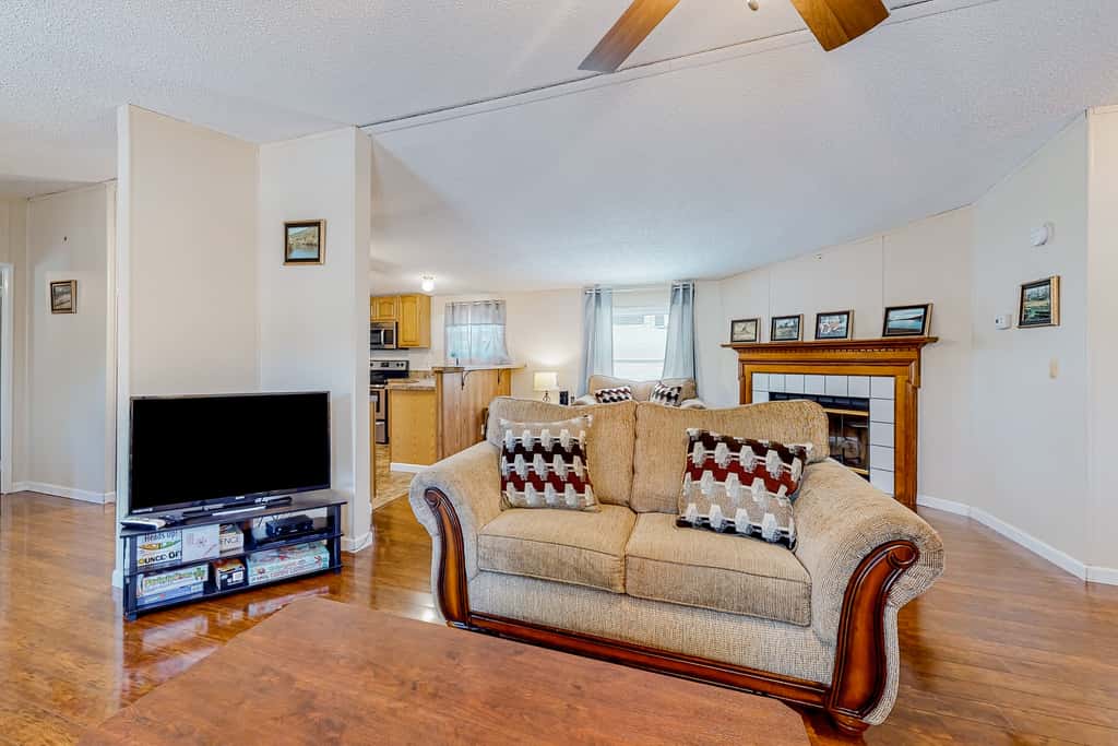 Riverfront Stay, Sleeps 6, Deck, Firepit, Water View