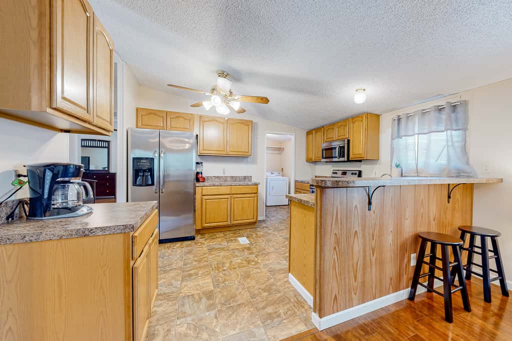 Riverfront Stay, Sleeps 6, Deck, Firepit, Water View