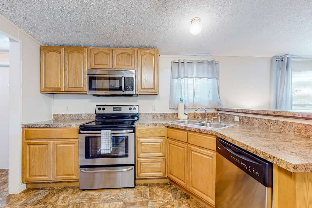 🏞️ 𝗣𝗼𝘄𝗲𝗹𝗹 𝗥𝗶𝘃𝗲𝗿 𝗣𝗮𝗿𝗮𝗱𝗶𝘀𝗲
Riverfront cabin on the Powell River near Andersonville, TN. Perfect for families or groups. Sleeps 6 with private deck, fire pit, gas grill, and stunning water views. Cozy fireplace, full kitchen, smart TV,  washer/dryer, and AC. Pets are welcome, with extra, and minutes to boat launch, fishing, kayaking, and outdoor adventures. Peaceful waterfront getaway near Anderson County Park.