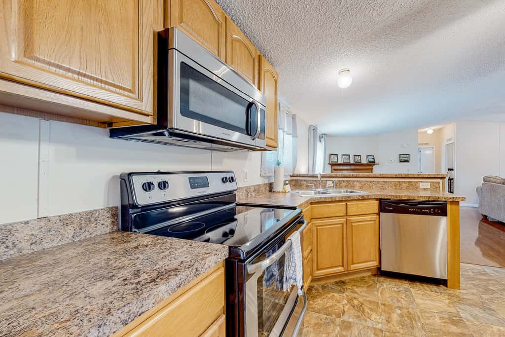 Riverfront Stay, Sleeps 6, Deck, Firepit, Water View