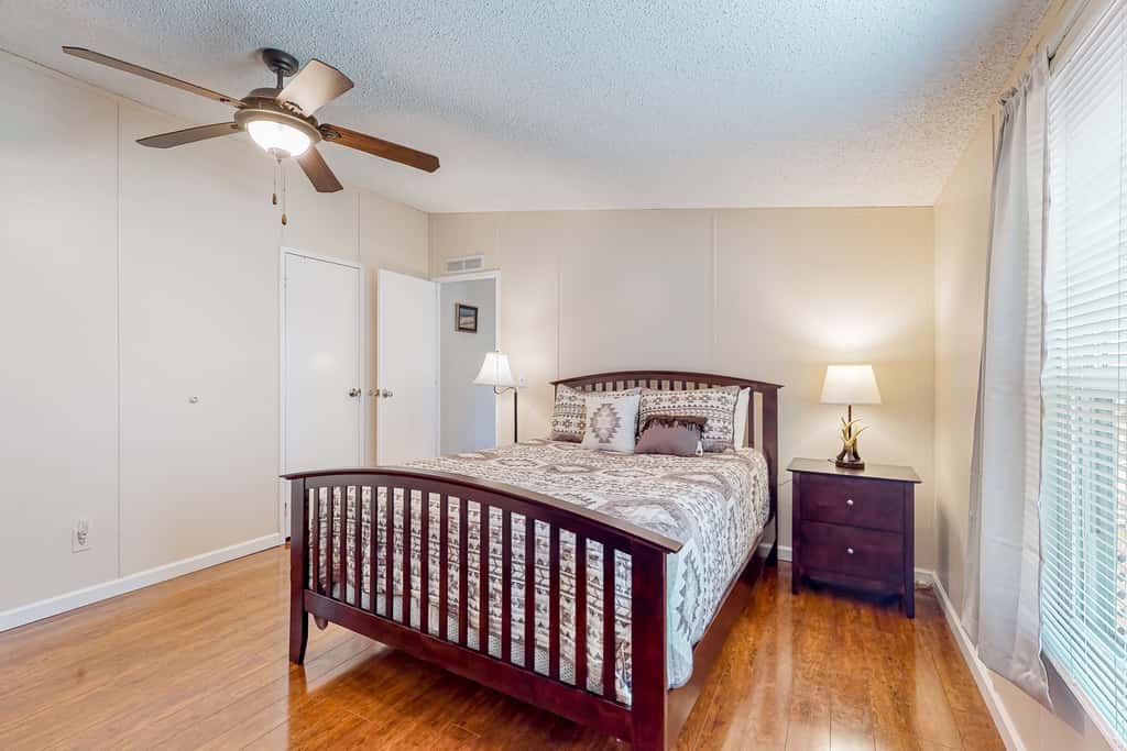 Riverfront Stay, Sleeps 6, Deck, Firepit, Water View