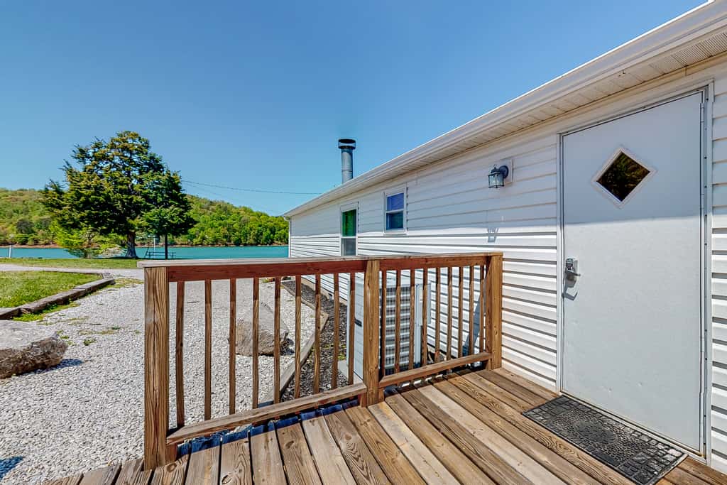 Riverfront Stay, Sleeps 6, Deck, Firepit, Water View