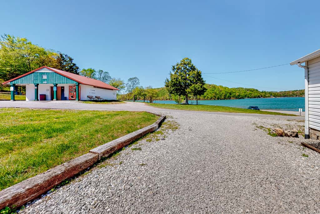 Riverfront Stay, Sleeps 6, Fire pit, Water View