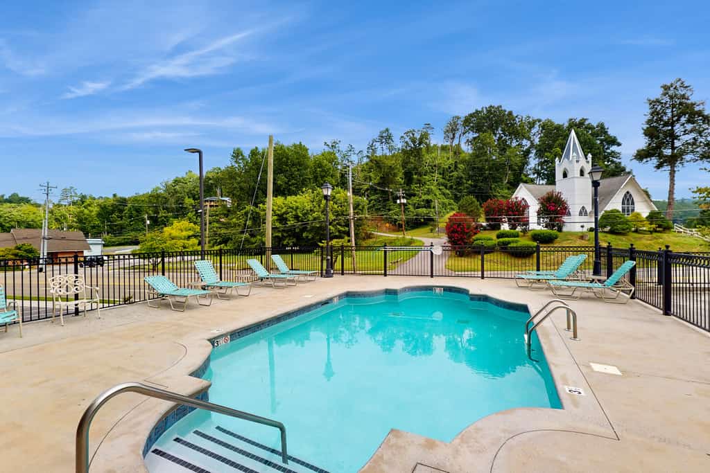 Near Ripley’s Aquarium, Seasonal Pool, Fireplace