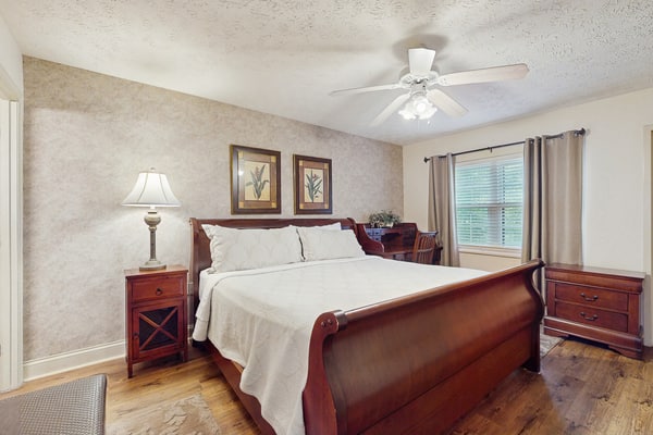 Stay in a spacious 2-bedroom, 2-bathroom Gatlinburg condo with mountain views, a private balcony, seasonal pool, full kitchen, and wood-burning fireplace. Located 2.3 miles from Downtown Gatlinbu