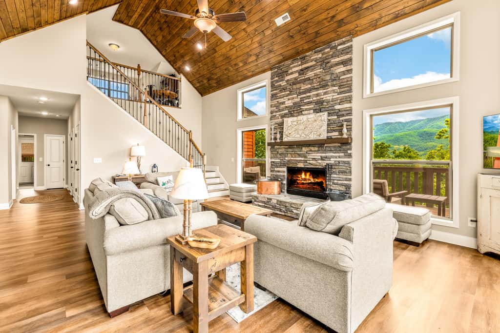 Spacious Deck, Hot Tub, Movie Room, Mountain Views